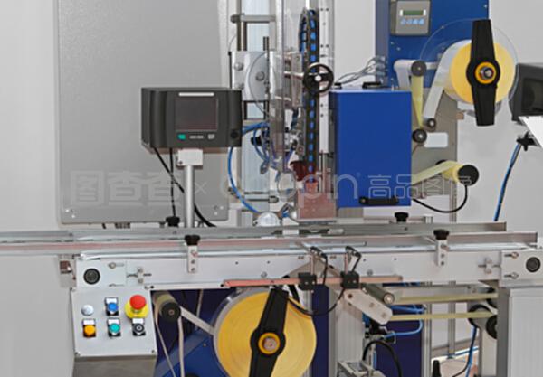 貼標機 現(xiàn)代生產(chǎn)線上不可或缺的自動化設(shè)備